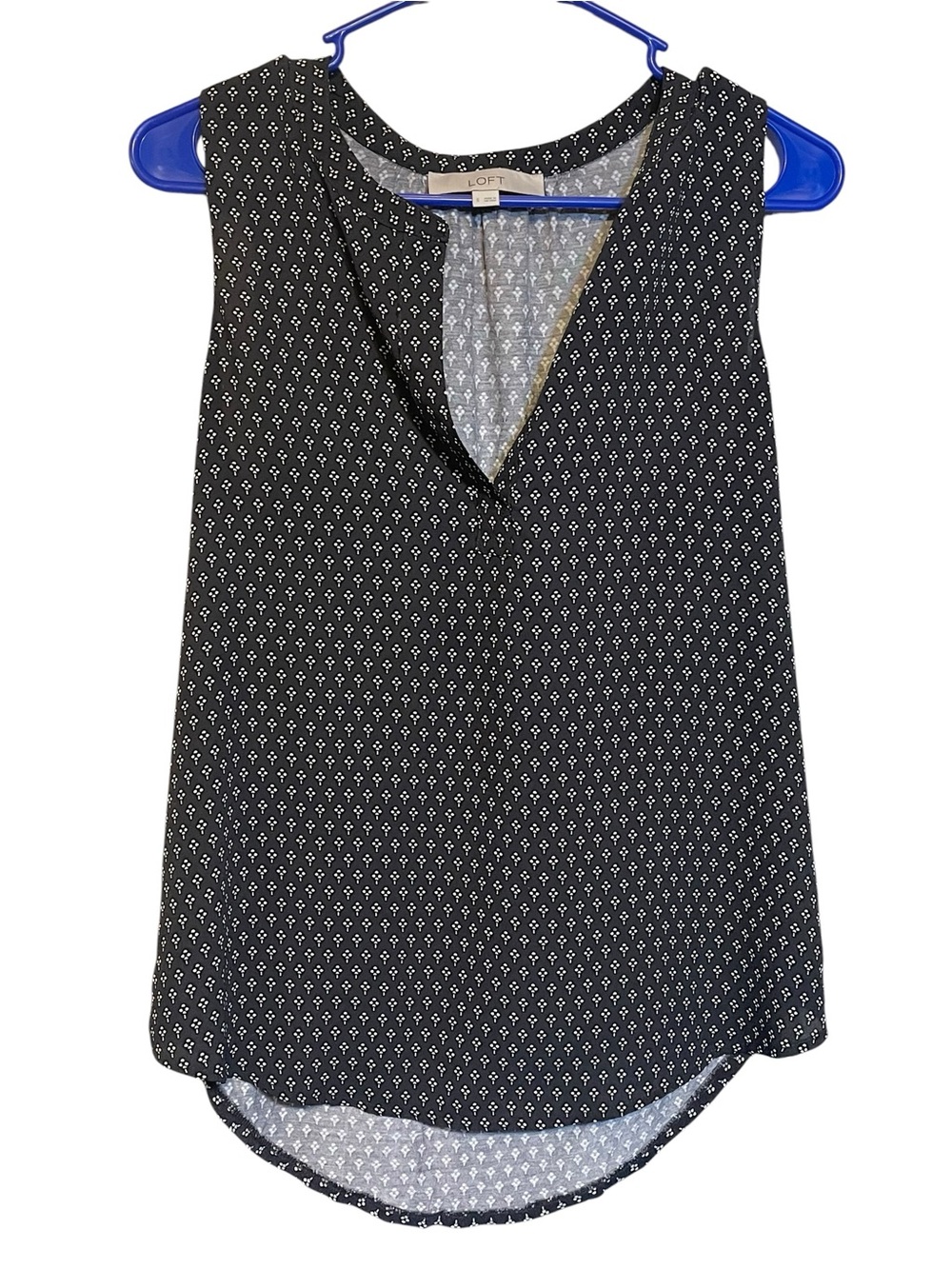 LOFT Black and White Printed Sleeveless V-Neck Camisole